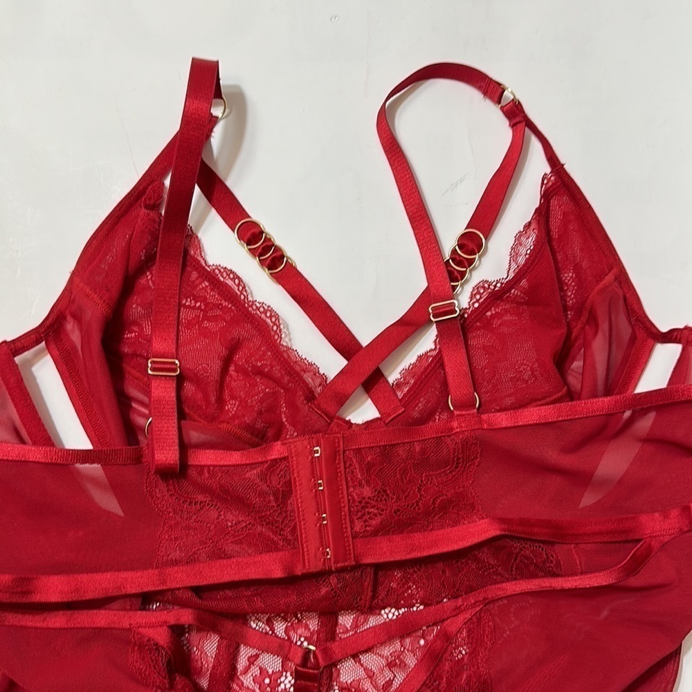 Torrid red SEXY STRAPS AND LACE BODYSUIT - Picture 10 of 11